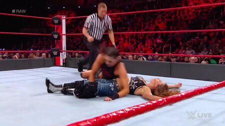 Mickie James gegen Sonya Deville – Raw, 5. Februar 2018