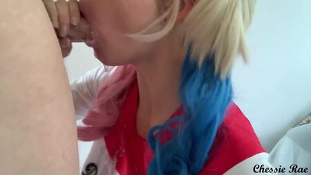 Wer hätte gedacht, dass Harley Quinn eine Oberweite von 105 cm hat und Deepthroat kann!? – Chessie Rae