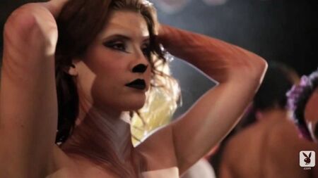 Amanda Cerny lässt sich von Playboy bodypainting