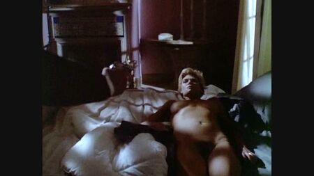 Kelly McGillis – Cat Chaser (1989)