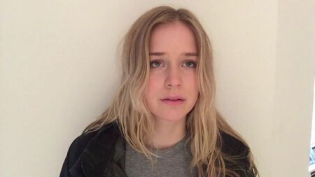 Elizabeth Lail (Frau)