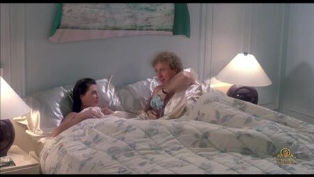 Kelly LeBrock nackt – Die Frau in Rot (1984) Online ansehen / Kelly LeBrock – Die Frau in Rot