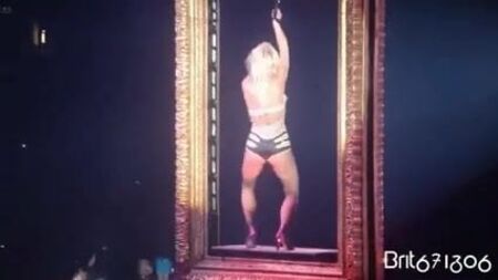 Britney Spears – Ass Show 2