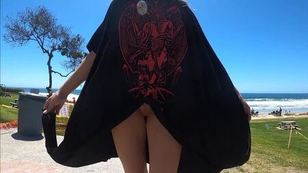Spaziergang am öffentlichen Strand ohne Badehose – Teil 2
