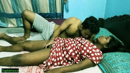Heißer romantischer Sex mit einem tamilischen Teenager im Hotelzimmer mit Hindi-Tonspur