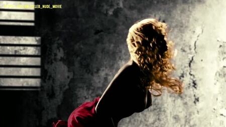 Jaime King nackt – Sin City (2005)