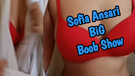 Sofia Ansari – Show mit großen Brüsten