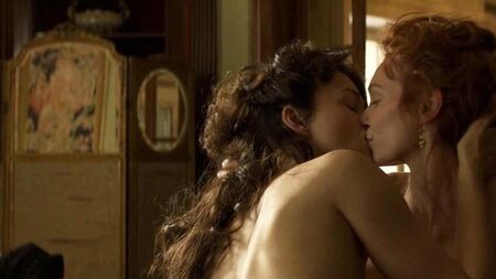 Keira Knightley beim lesbischen Sex in „Colette“ auf ScandalPlanet.Com
