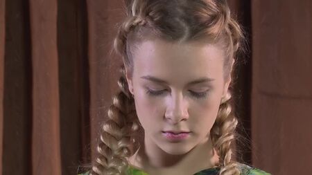 Die behaarte Teenagerin Rita – verschwitzte, behaarte Achselhöhlen und Schamhaare