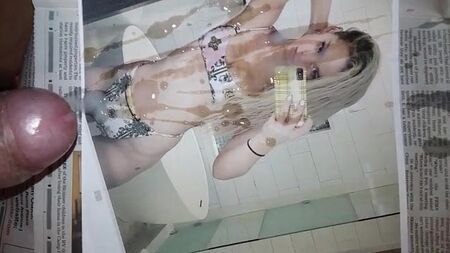 Er spritzte eine heiße Ladung über Dove Camerons Bikini-Körper