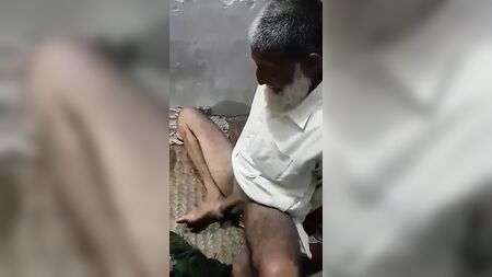 Orgie pakistanischer Pathan-Großväter mit silbernen Bärten