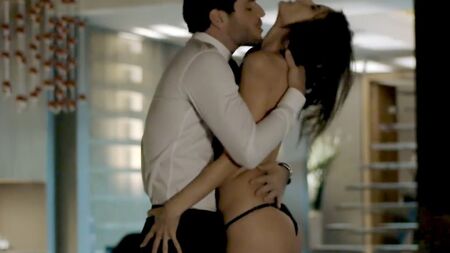 Nacktszene mit Alessandra Ambrosio in „Verdades Secretas“